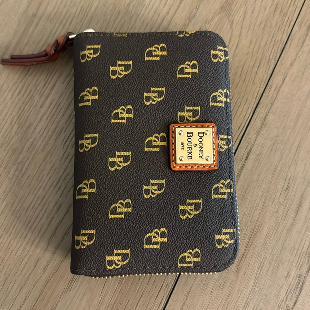 Dooney & Bourke wallet